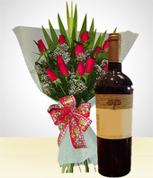 Amor y Romance - Combo Distincin: Bouquet de 12 Rosas + Vino.